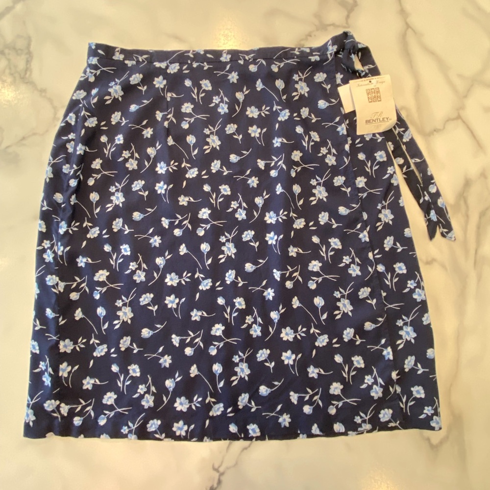 Bentley wraparound navy miniskirt with floral pattern NWT women’s size 12